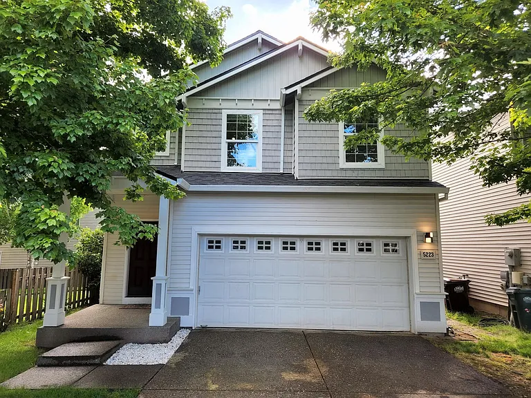 5223 NE Schoeler Cir — Photo 1