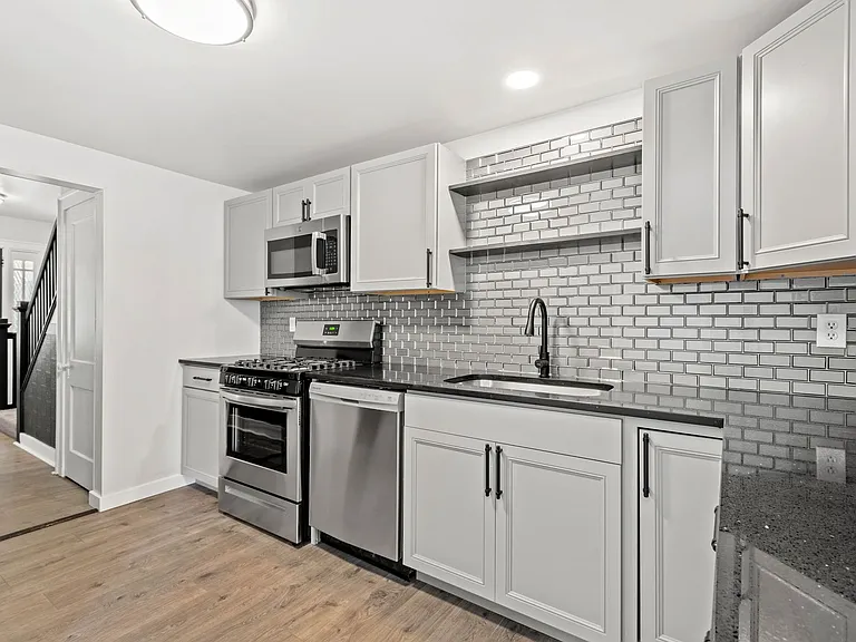 813 E 10th Ave — Photo 8