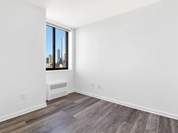 520 West 43rd Street image 9 of 25