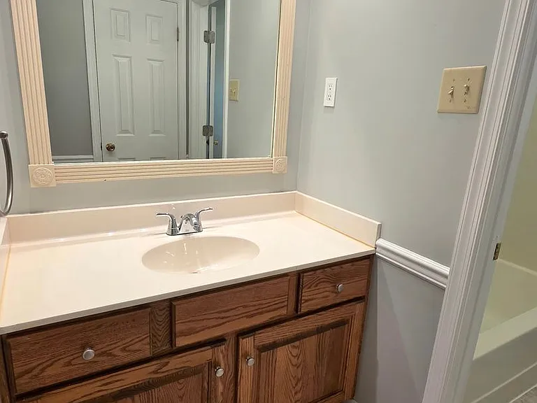 409 Rosewood Ln — Photo 17