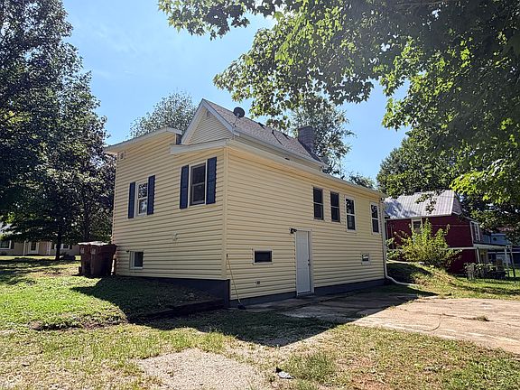 5th image of 107 E Main St