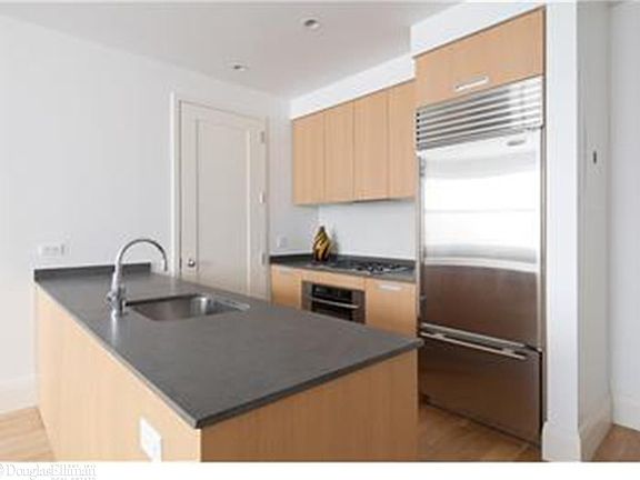 2nd image of 71-73 Nassau St #7B