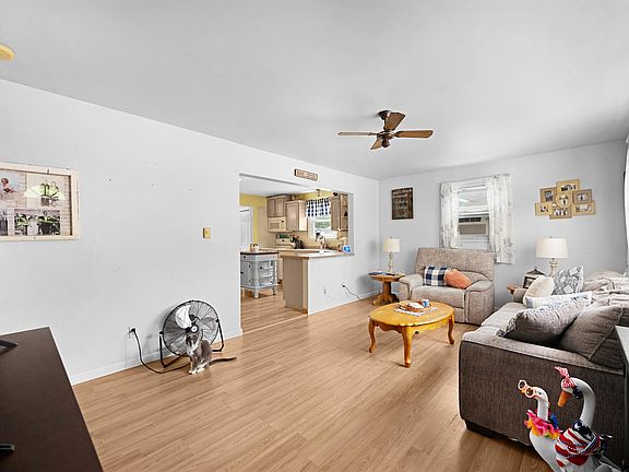 2nd image of 3013 Bayshore Rd N