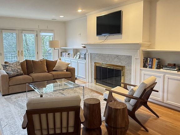 4th image of 3919 SW Mount Adams Dr