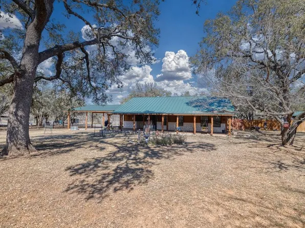 119 Kahn Rd, Rio Frio, TX 78879