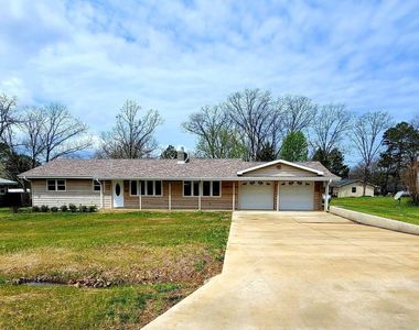 1231 East Crest Drive, Houston, MO, 65483