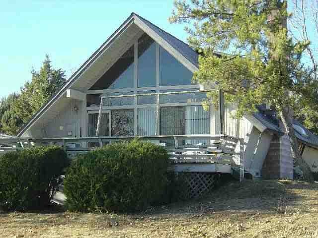 Charming cabin type home!