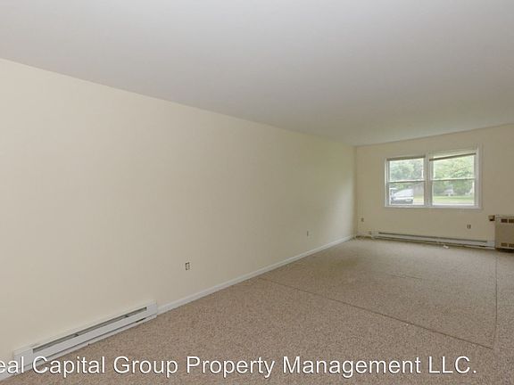 5th image of 23 Woodridge Cir APT 2