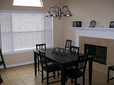 3 bed, 2090 sqft, $3,000 — Photo 2