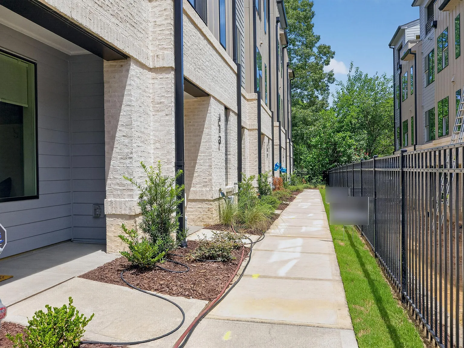 Walker Row Condominiums — Photo 4