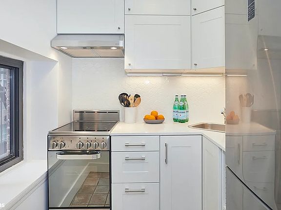2nd image of 55 E 65th St APT 2A