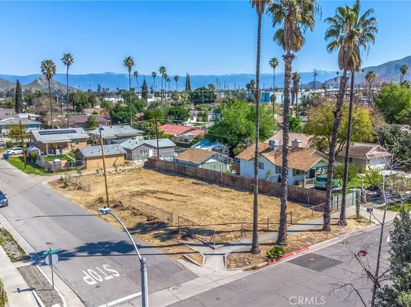 1993 Marlborough Ave #136, Riverside, CA 92507