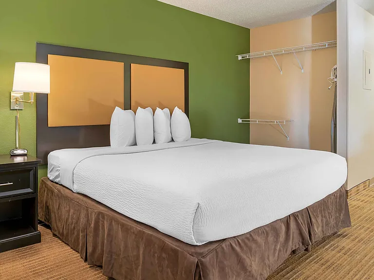 Deluxe Studio - 1 King Bed