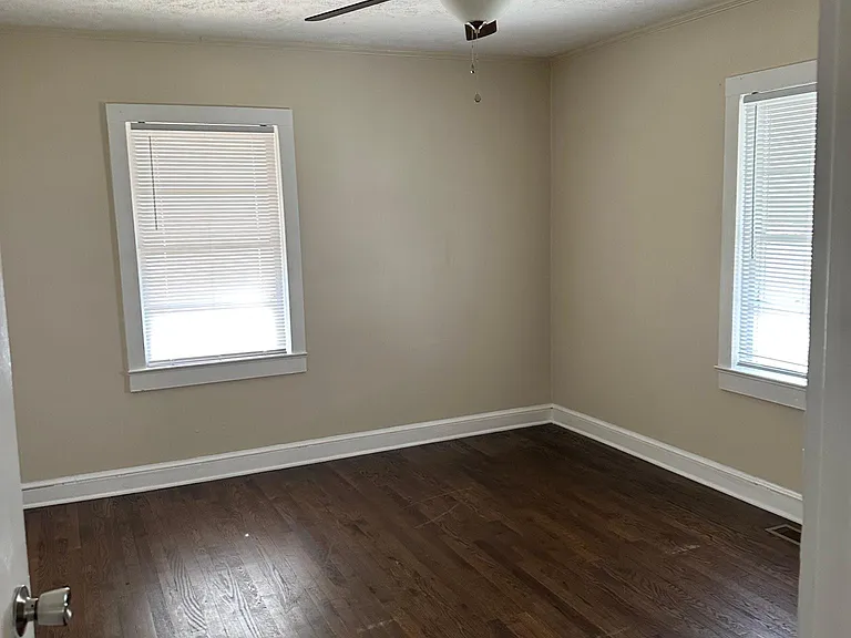 1542 McArthur Rd — Photo 6