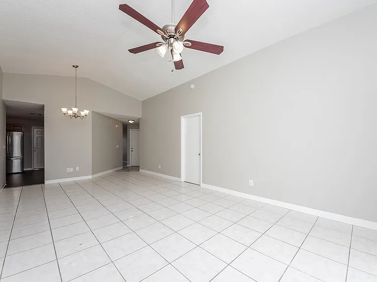 153 Pinewood Cir — Photo 2