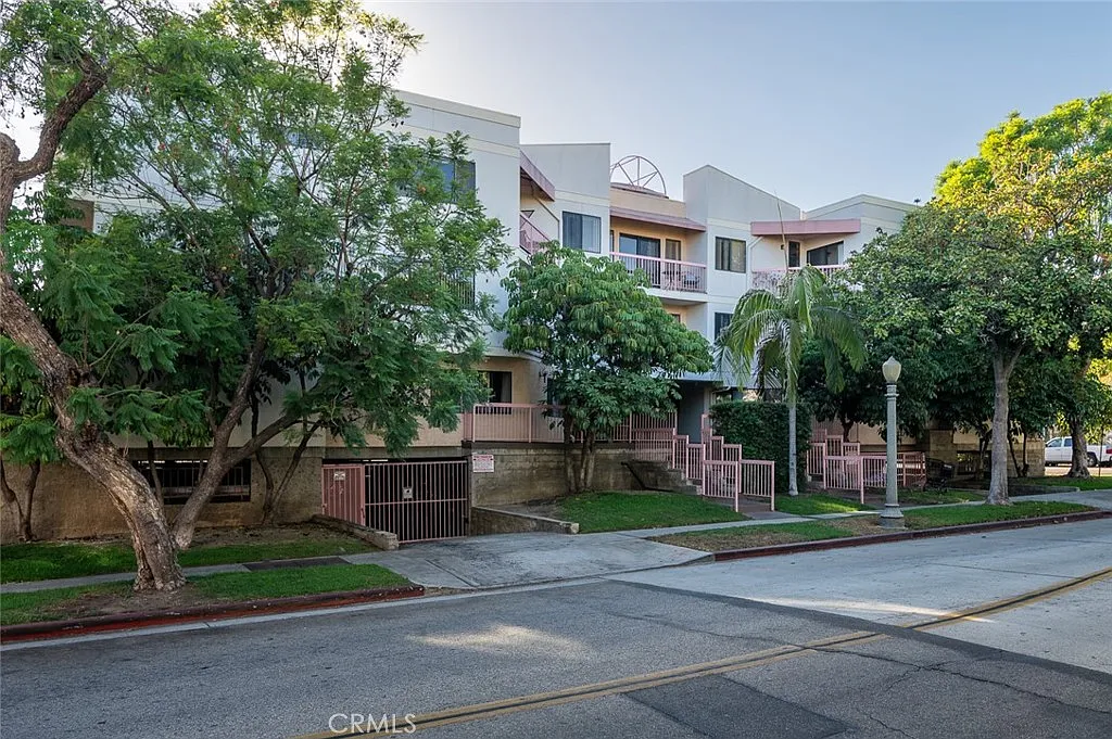 2 bed, 2.0 bath, 996 sqft, $3,400 — Photo 1