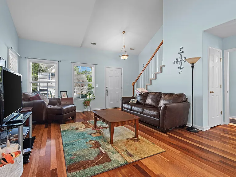 1402 Fairmont St — Photo 4