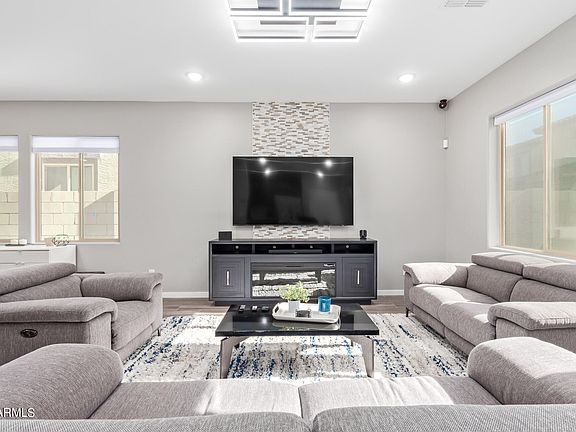 3rd image of 20817 W HOLLY Street