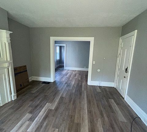 5th image of 247 W Utica St #1