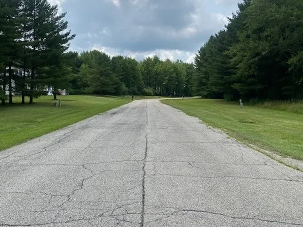 7 Nezbar Dr, Warren, OH 44481