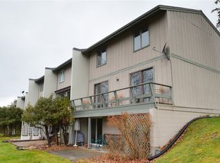 1 Harbour Ln, Canandaigua, NY 14424