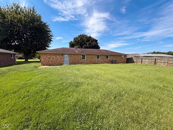 5th image of 2584 E Phylbeck Ave