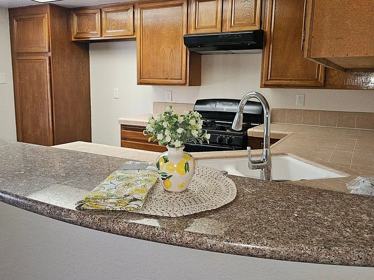 109 E Rosewood Ct — Photo 10