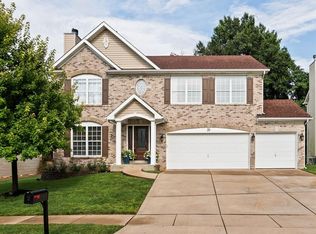 30 Heritage Pointe Cir, Fenton, MO 63026