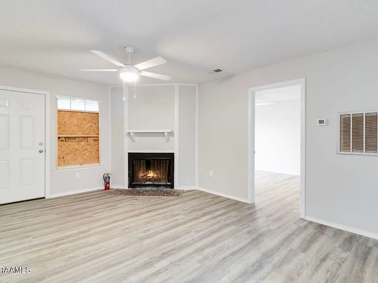 107 Meudon St #D — Photo 3