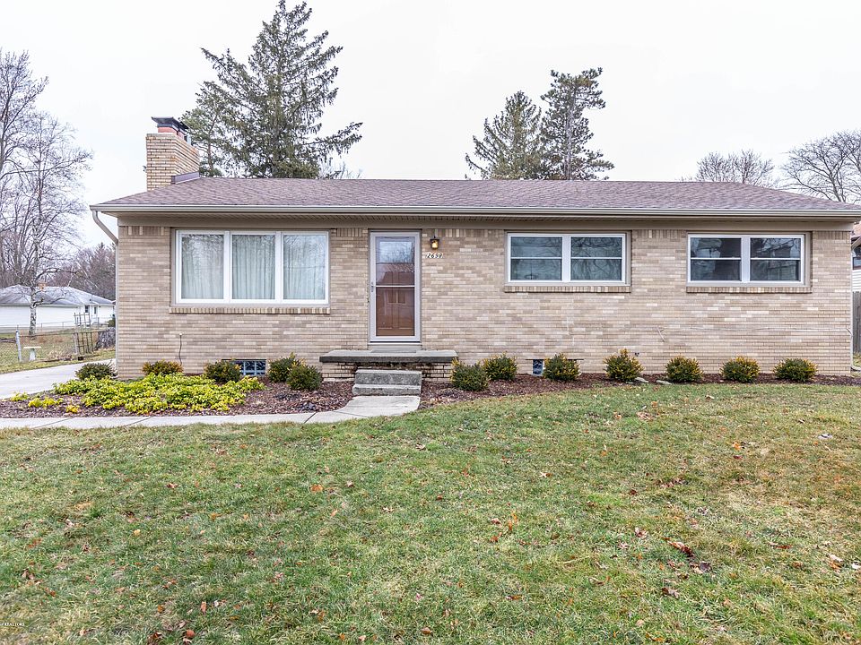 1st image of 2698 Roseland Ave