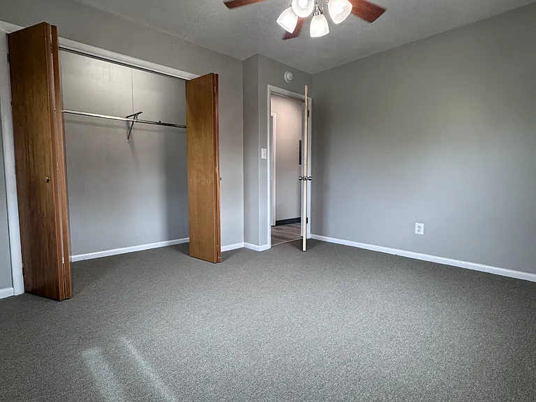 400 Riverside Dr #27 — Photo 8