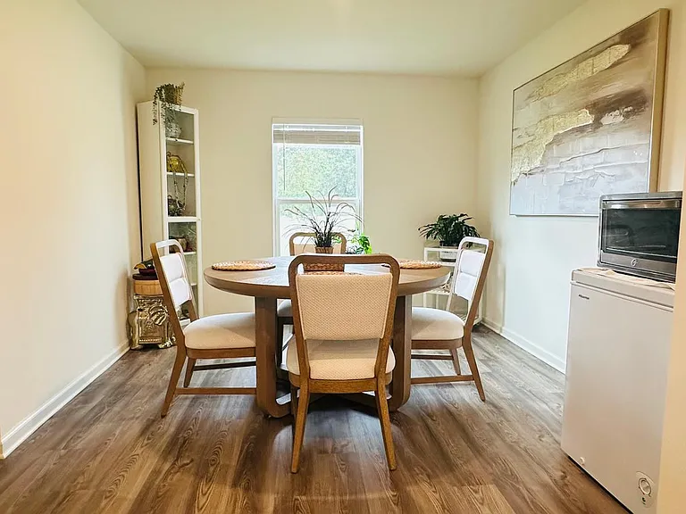 1233 Chester Ave — Photo 20