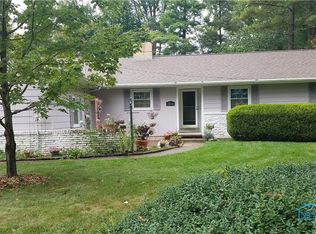 2414 Hawthorne Rd, Fostoria, OH 44830