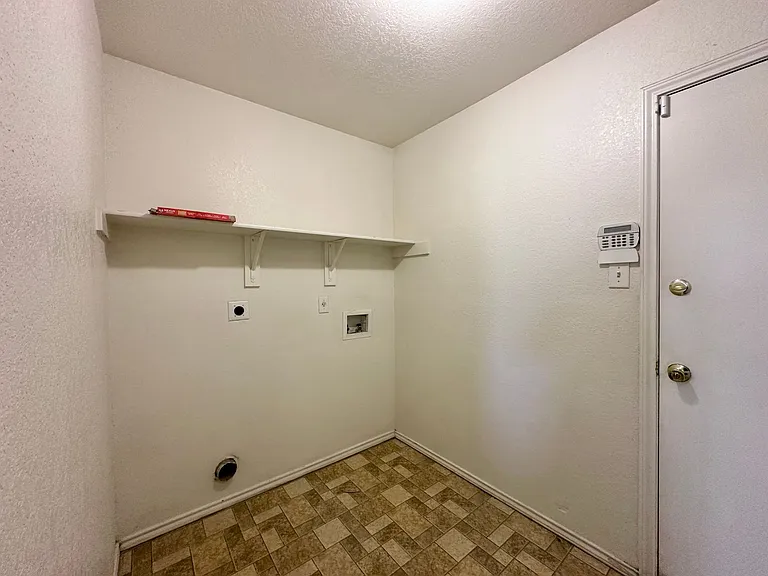 5309 Holster Dr — Photo 36