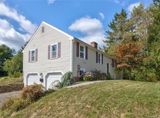 8 Yellow Orange Cir, Middletown, CT 06457