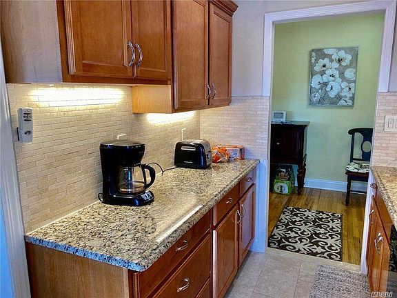 4th image of 25 Elizabeth St APT 3R