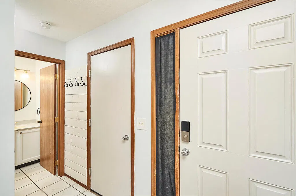 2 bed, 2.5 bath, 1324 sqft, $1,650 — Photo 1