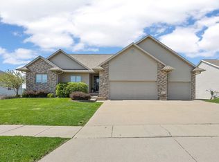 725 15th Ave SW, Mount Vernon, IA 52314
