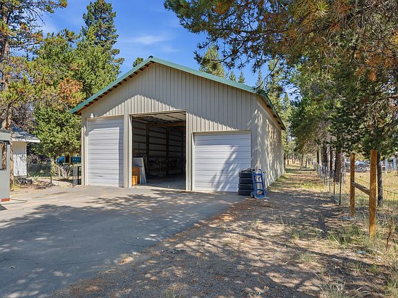 3rd image of 15956 Mountain View Ln