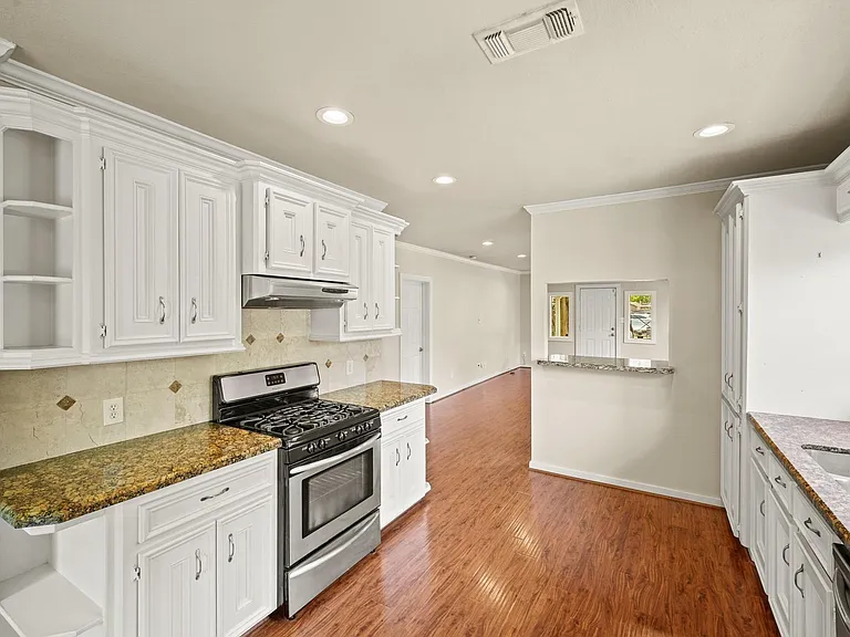 608 Northwood St — Photo 10