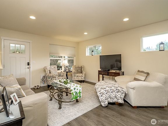 4th image of 361 10th Avenue N