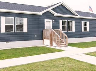 Clayton SL2 S & F REDBUD ESTATES SALES CENTER plan