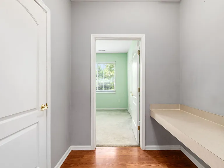 8057 Cranes Crossing Dr — Photo 31