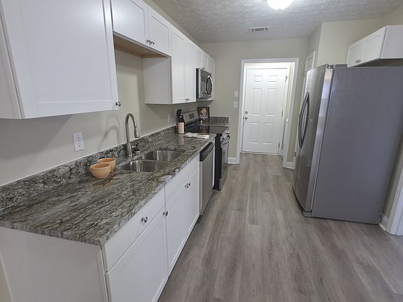 4th image of 187 Westchester Cir #1