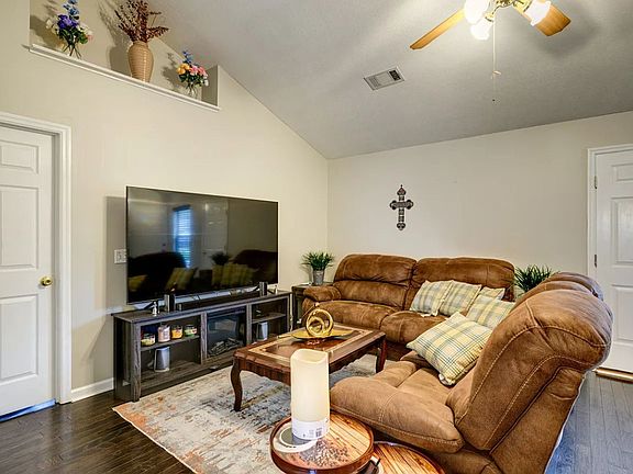 3rd image of 4013 Pepperwood Dr