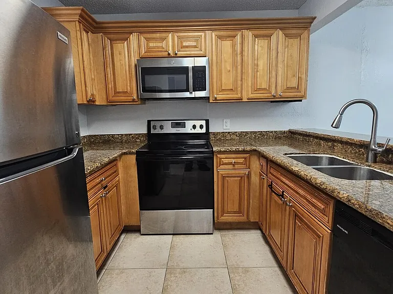 1453 Lake Crystal Dr #D — Photo 4