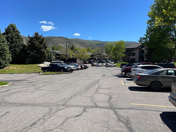 4th image of 1060 W Beaver Creek Blvd