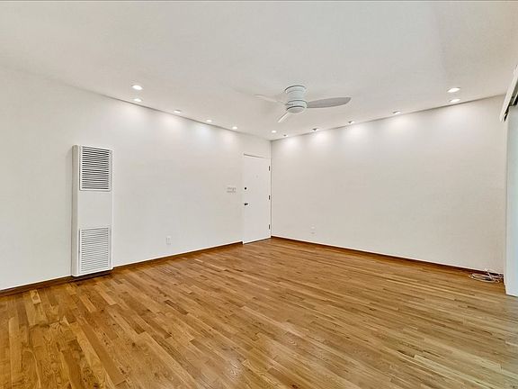 3rd image of 1701 Washington Way Unit 5