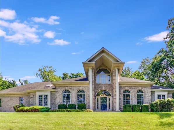 6086 Chicory Knl, Charleston, IL 61920