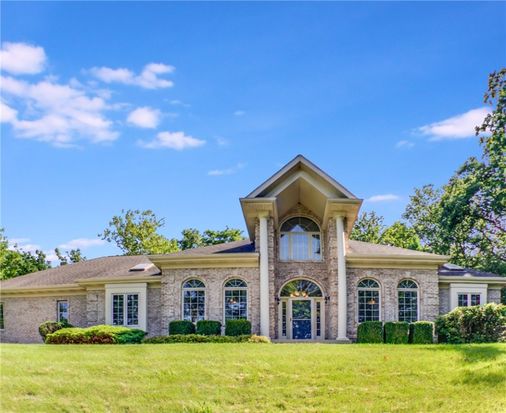 6086 Chicory Knl, Charleston, IL 61920